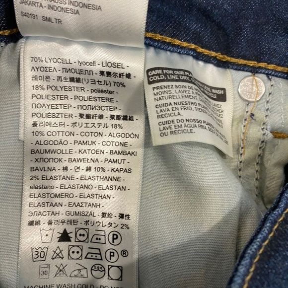 Levi’s 721 High Rise Skinny Jeans - Picture 12 of 12